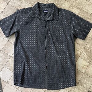 Patagonia Men's Dark Gray Patterned Button Down Shirt